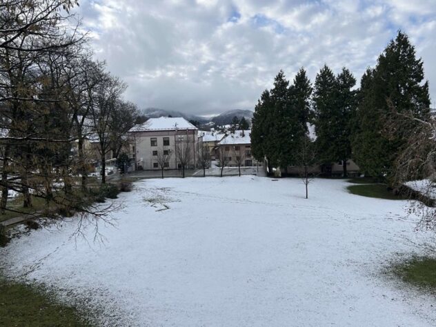 Prvi Ovogodišnji Snijeg Zabijelio Gradsko Području, Na Teren Izašlo Devet Ekipa Koje Su Očistile 110 Km Cesta